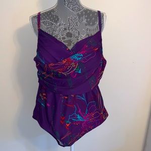 CaCelin Women’s 2X one piece bathing suit.  Purple w/ bright floral pattern. EUC